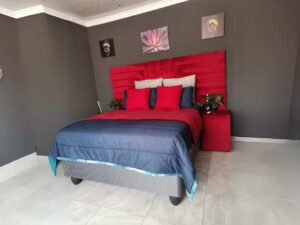Sleigh Bed in red Headboard