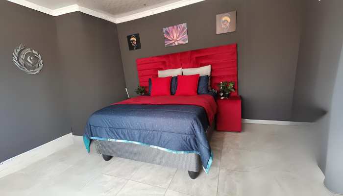 Sleigh Bed in red Headboard
